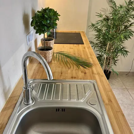 Sunny Terrace & Pool Apartman *