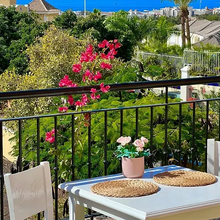 Sunny Terrace & Pool Daire