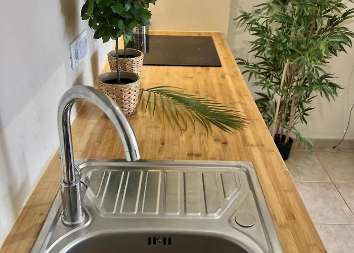 Sunny Terrace & Pool Apartment *